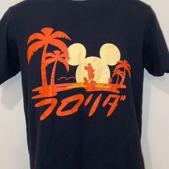 Unisex UNIQULO x Disney “Magic For All” Collaboration Mickey Tropical Sunset Tee - Picture 5 of 9